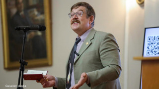 «Поезія живих»: в Інституті біохімії ім. О. В. Палладіна НАН України провели благодійний вечір поезії