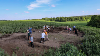 Археологи Академії дослідили нові поховання середньовічного могильника Острів у Пороссі
